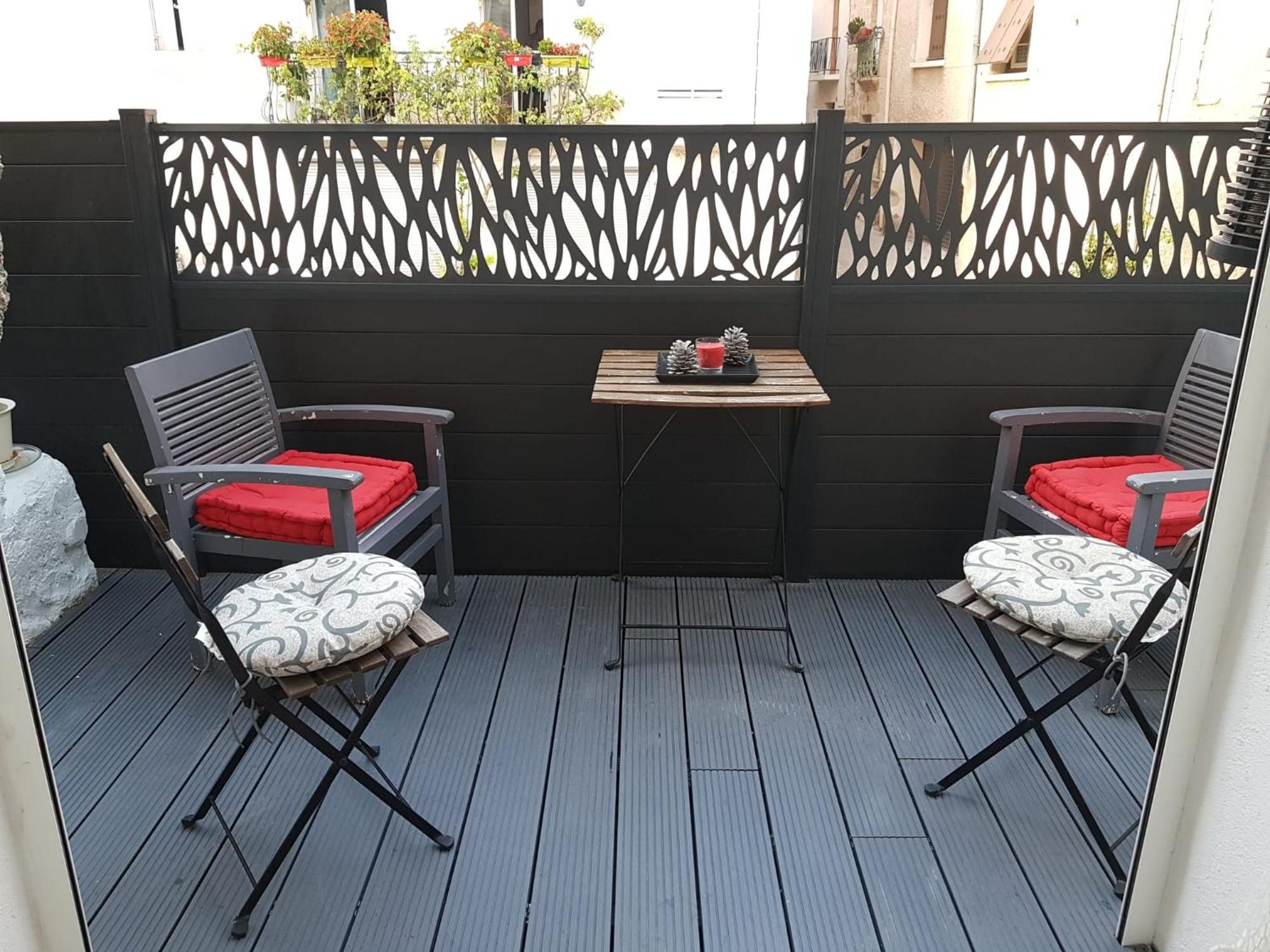 Spacious Town House With Balcony Montagnac  Exterior photo