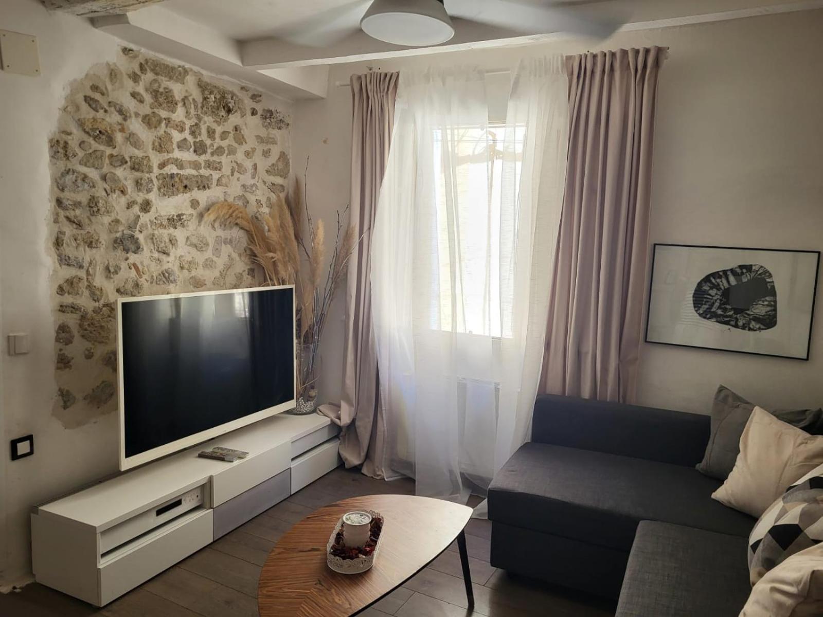 Spacious Town House With Balcony Montagnac  Exterior photo